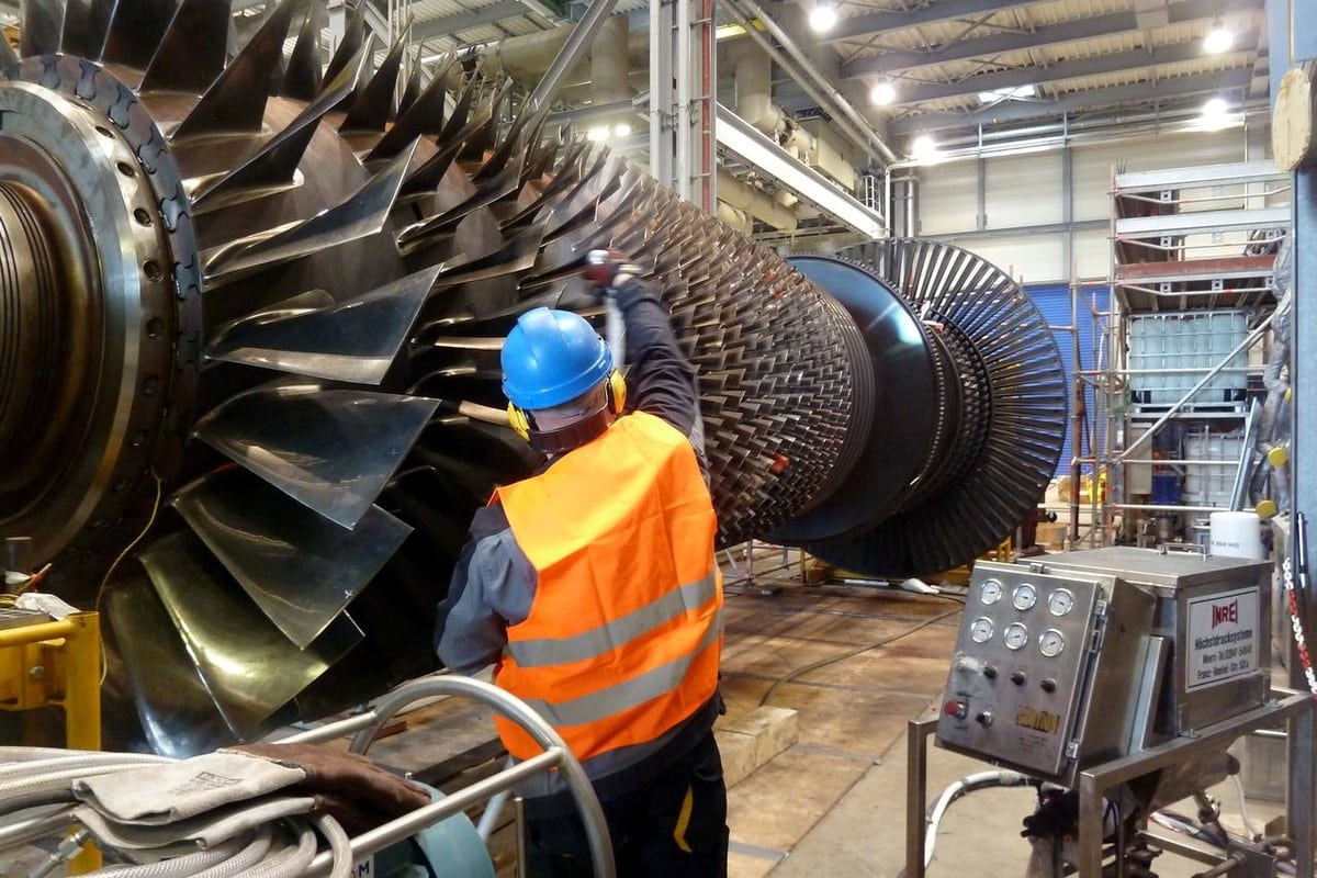 Industria prelucrătoare – scăderea bruscă în decembrie