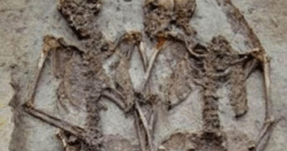 Au fost descoperite scheletele a două persoane ținându-se de mână