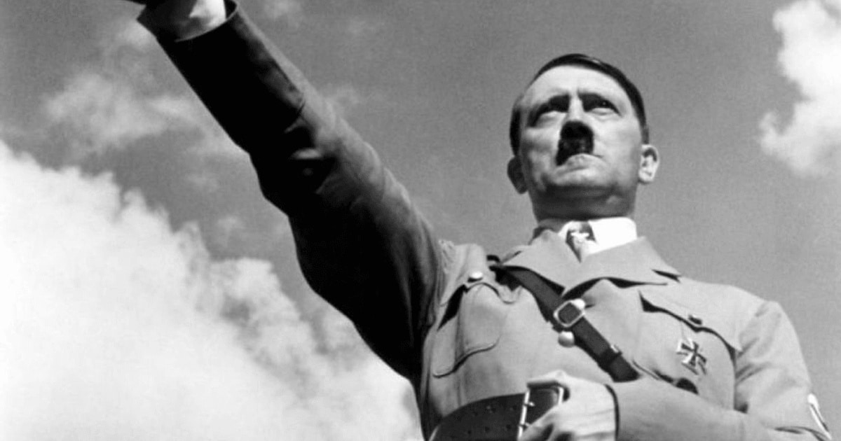 Hitler îşi obliga soldaţii să poarte în geantă câte o femeie gonflabilă