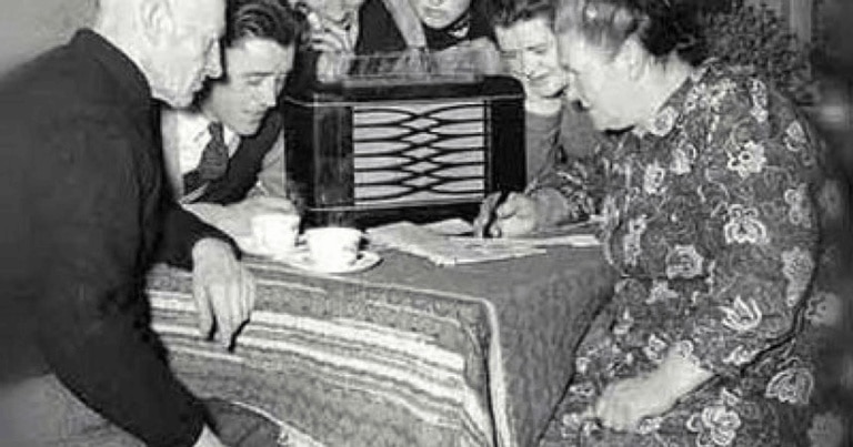 Radioul, mijloc de propagandă preferat de marii dictatori ai lumii?