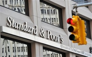 Standard & Poor’s, așteptată să urmeze Fitch cu revizuirea în jos a perspectivei României