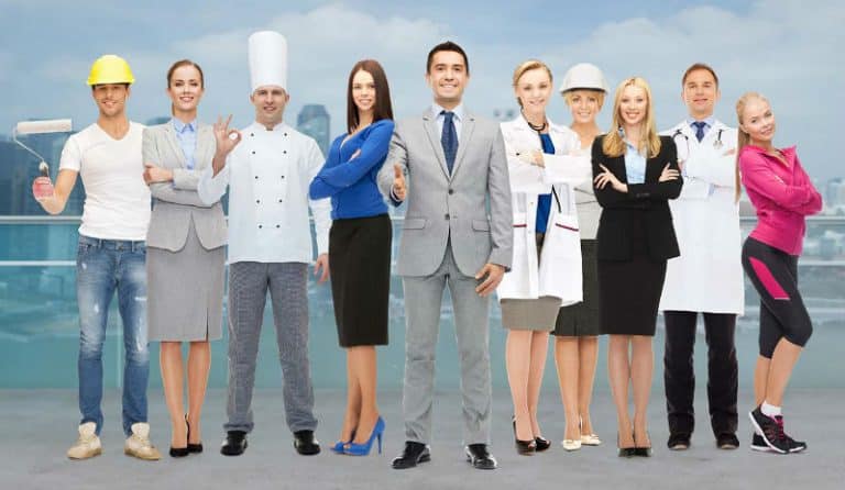 cele publice vs. cele comerciale / private: în câte Românii trăim?