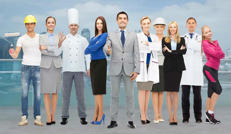 cele publice vs. cele comerciale / private: în câte Românii trăim?