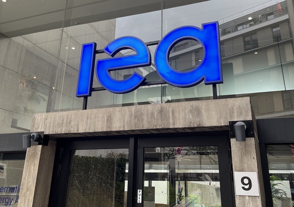 AIE acuzată ca produce rapoarte periculos de gresite si vinde iluzii energetice