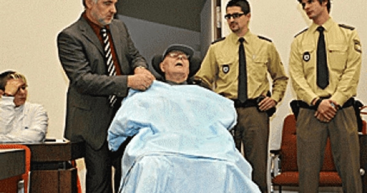A murit gardianul nazist inculpat pentru uciderea a 430.000 de evrei