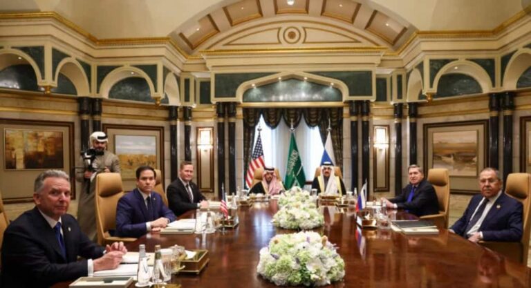 Riad / Au început negocierile SUA – Rusia privind viitorul Ucrainei