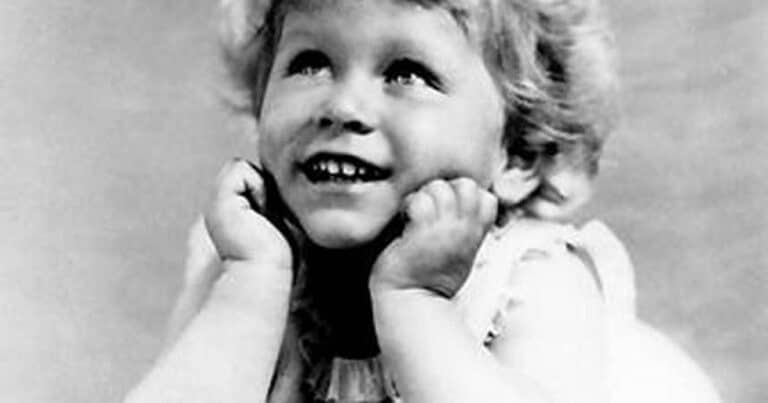 Familia regală britanică şi-a publicat arhivele foto pe internet