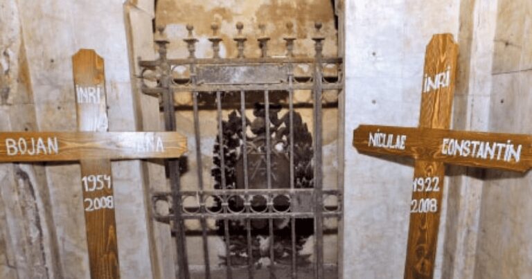 Vanghelie îşi îngroapă morţii în cripta familiei generalului Iacob Lahovary