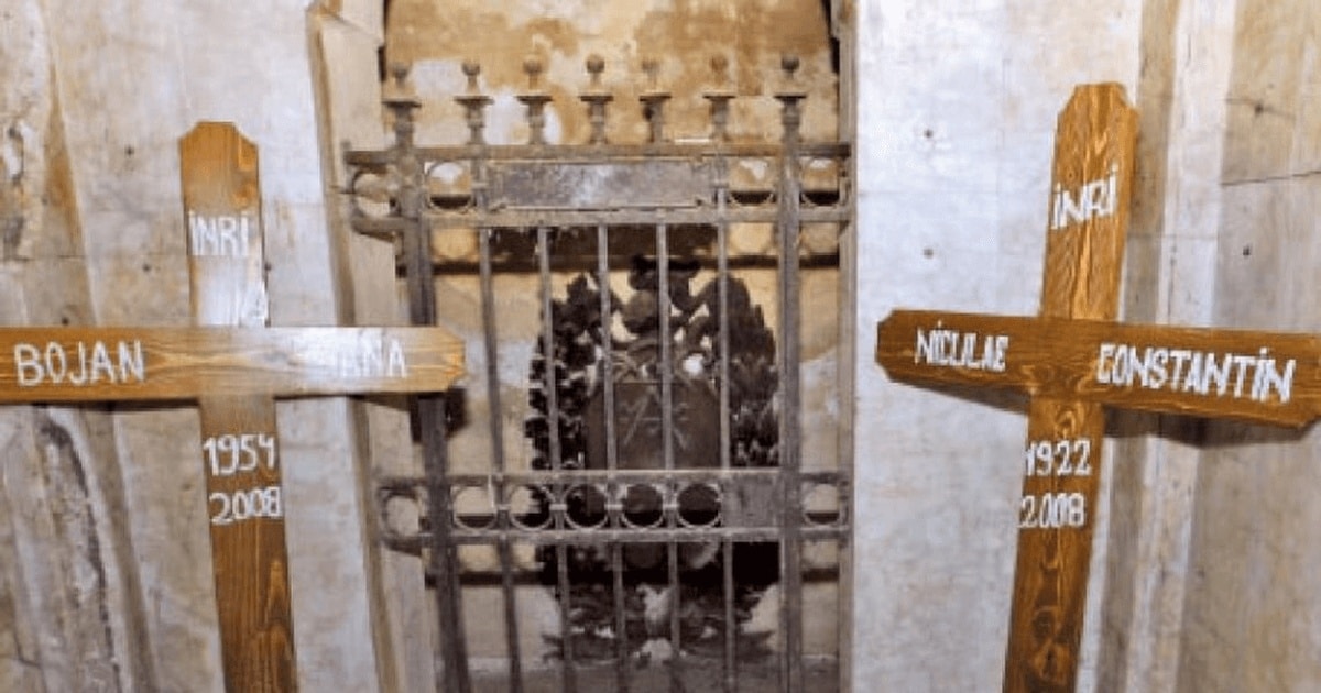 Vanghelie îşi îngroapă morţii în cripta familiei generalului Iacob Lahovary