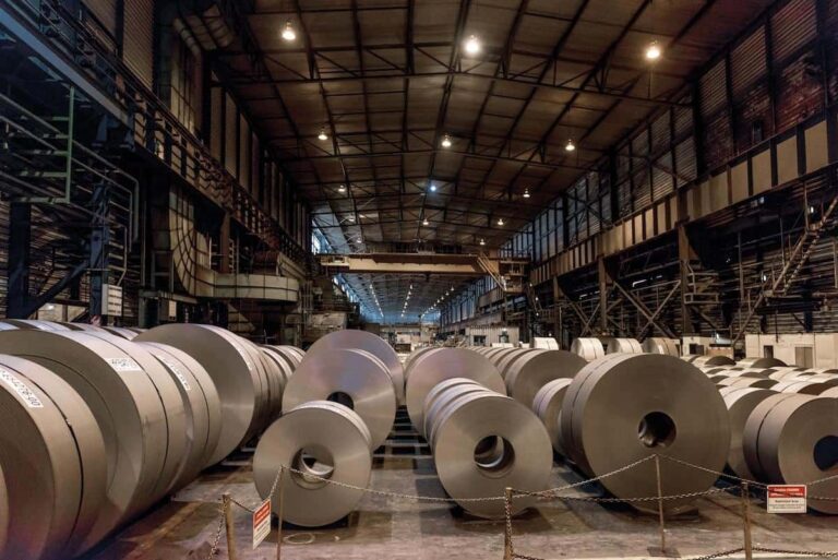 Mai multe țări UE solicită măsuri urgente de protecție pentru siderurgia europeană, după noile tarife anunțate de Doanld Trump