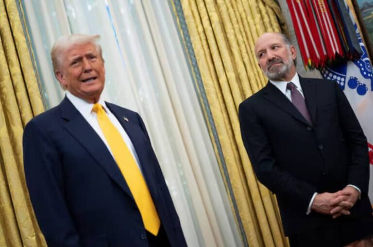 Încep războaiele comerciale: Trump impune tarife de 25% pe importurile din Mexic și Canada și de 10% pe cele din China. Răspunsuri prompte de la Ottawa și Beijing