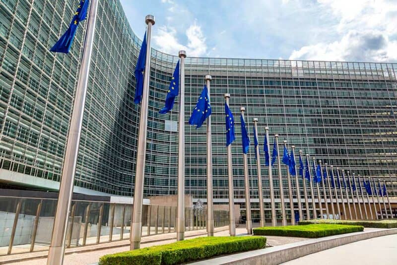 UE amână până pe 15 aprilie contramăsurile la tarifele pe care SUA le-a impus importurilor de oțel și aluminiu