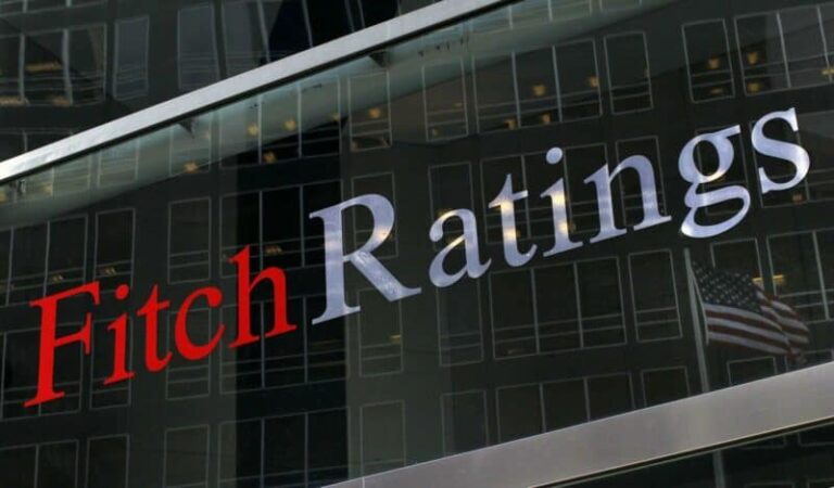 Fitch – lupa pe situația politică din România: Incertitudinea întârzie măsurile de consolidare fiscală – E nevoie de măsuri suplimentare pentru ca deficitul să nu fie mult peste 7,5% din PIB