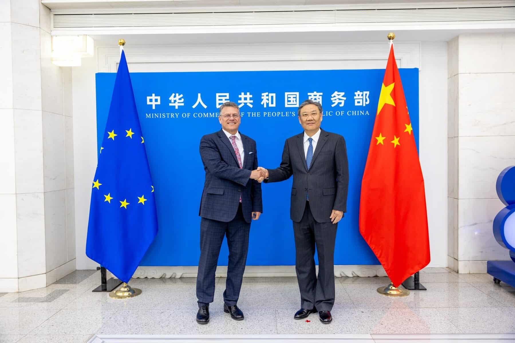 Un comisar european în China, în vremea protecționismului: Europa vrea să deschidă piața chineză – Beijingul se declară „campion al globalizării”