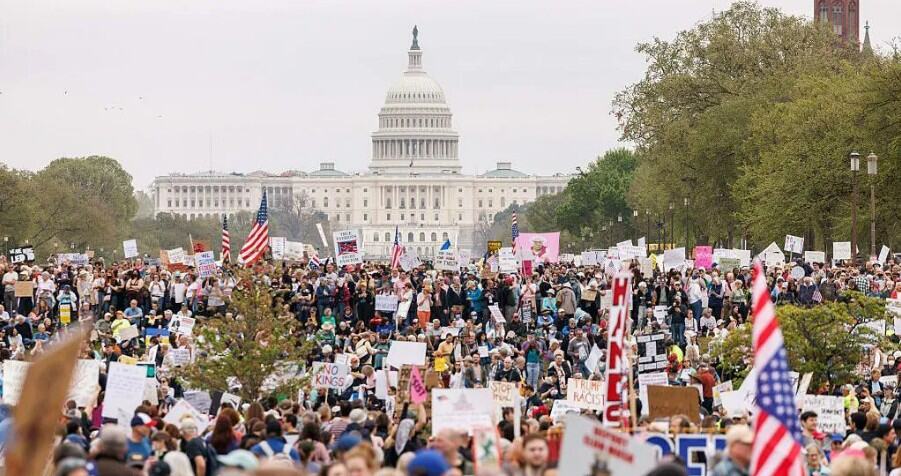 Primul val de proteste anti-Trump: Zeci de mii de protestatari s-au adunat în oraşe din întreaga lume