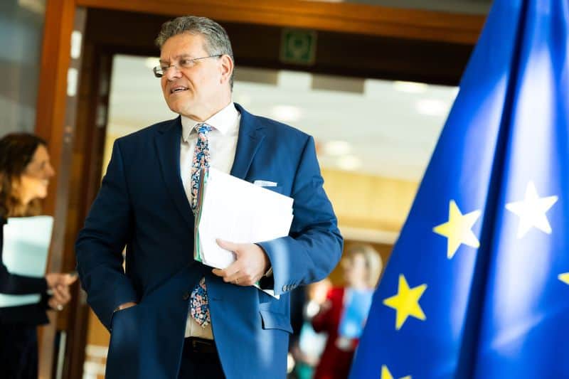 UE este „gata să negocieze” cu SUA: Propunere de tarife zero pentru bunurile industriale vs. un plan de apărare contra taxelor vamale