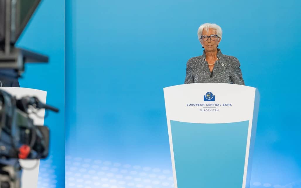 Cristine Lagarde: „Pentru orice eventualitate”, UE trebuie să aibă propria infrastructură de plăți digitale, acum totul trece prin infrastructura altora: Visa, MasterCard, PayPal, Alipay