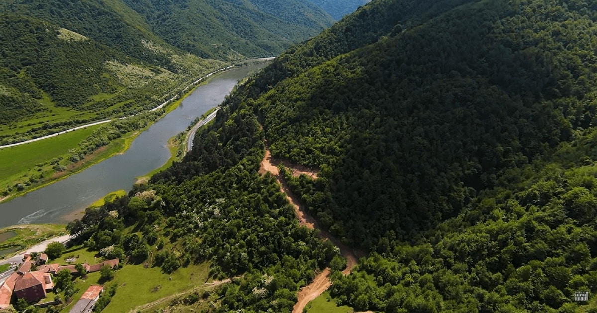 Cum a fost construit drumul de pe Valea Oltului