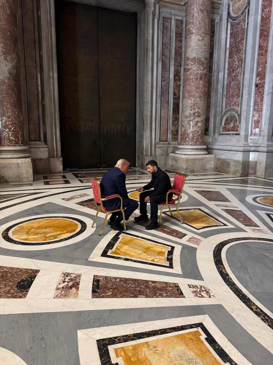Întâlnire și discuție de 15 minute Trump-Zelenski în Catedrala Sf. Petru din Vatican, la funeraliile Papei Francisc. „A fost o discuție productivă”