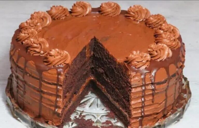 T1: din 10 lei intrați sub formă de venituri fiscale și contribuții de asigurări, 9 lei s-au dus pe salariile din sectorul public, pensii și beneficii sociale – Cu plățile dobânzilor la datorie, bugetul e compleșit total