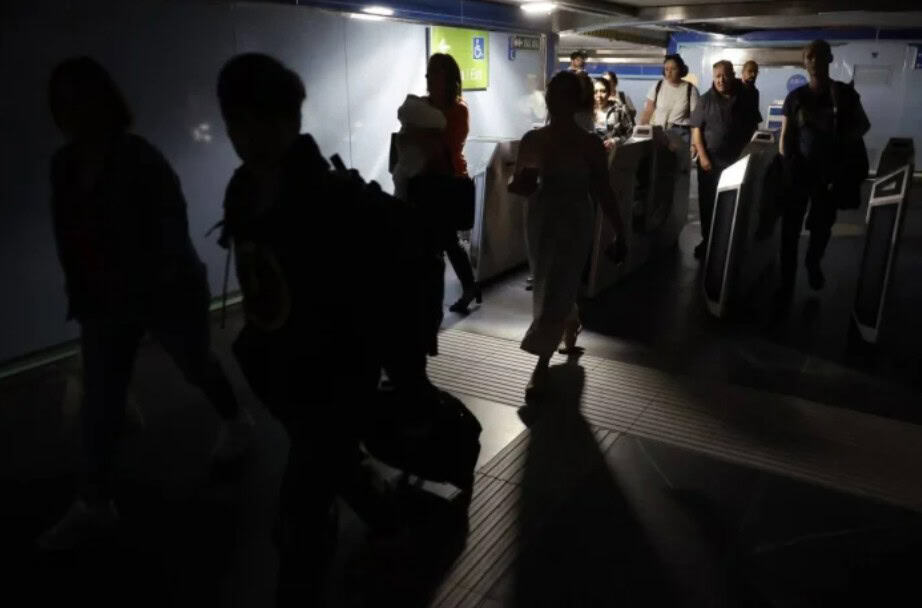 Pană de curent masivă în Spania, Portugalia și în anumite zone din Franța – Milioane de oameni, fără electricitate și telefonie. Cauza probabilă: „vibrații atmosferice induse”