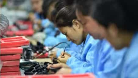 Războiul comercial: Prăbușire a comenzilor pentru fabricile chineze – șoc de cerere