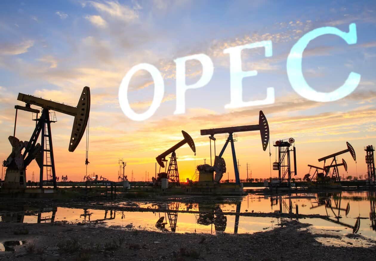 OPEC+ șochează piața cu o majorare a producției de mult peste așteptări – Prețul petrolului coboară la minimul ultimilor 4 ani. Rusia prognozează o scădere cu 24% a veniturilor sale din petrol