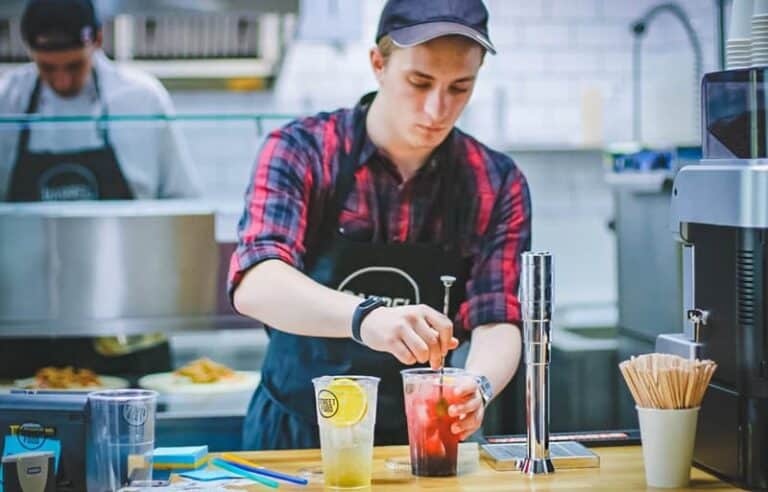 Forța de muncă potențială adițională – creștere cu 10,5%; scade ușor populația subocupată