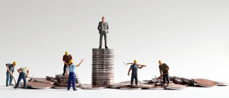 Salariile, pe sectoare: net-ul mediu din industria tutunului îl bate pe cel din IT