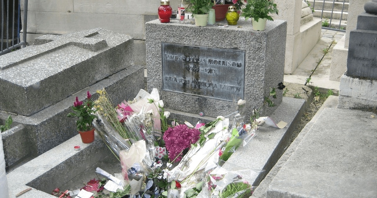 Bustul lui Jim Morrison, descoperit la 37 de ani după ce a fost furat din cimitirul Pere-Lachaise