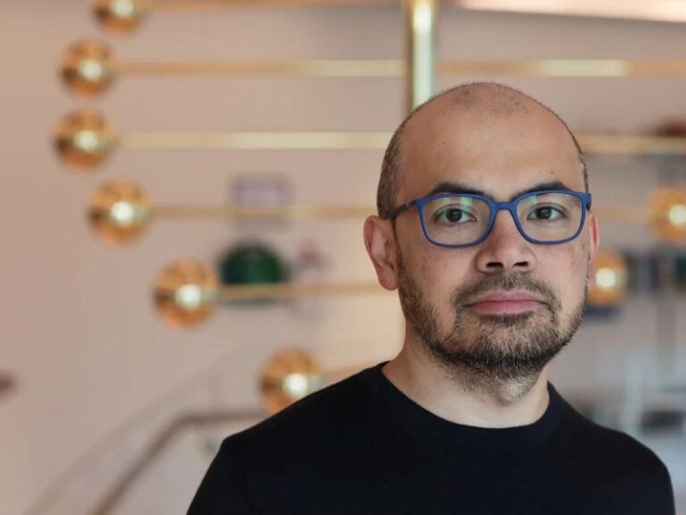 CEO Google DeepMind: În 5-10 ani vom vedea efectele disruptive ale AI asupra locurilor de muncă. Mesaj pentru tineri