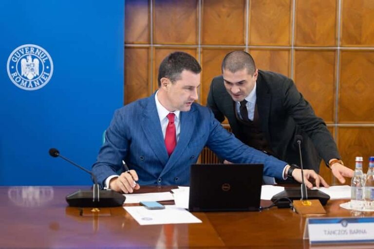 Tactica anti-deficit: Mai întâi lista de tăieri de cheltuieli acceptate de partide, iar de restul măsuri fiscale. Ministrul Tanczos: „Punem pe masa partidelor toate scenariile bugetare, cu analize de impact”