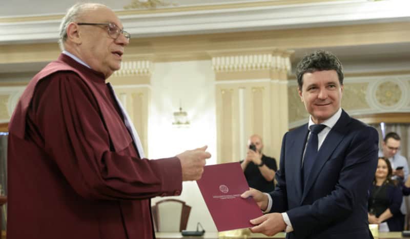 Președintele Dan cere modificarea rapidă a legii privind declarațiile de avere pentru a reveni la transparență. Alte reacții politice