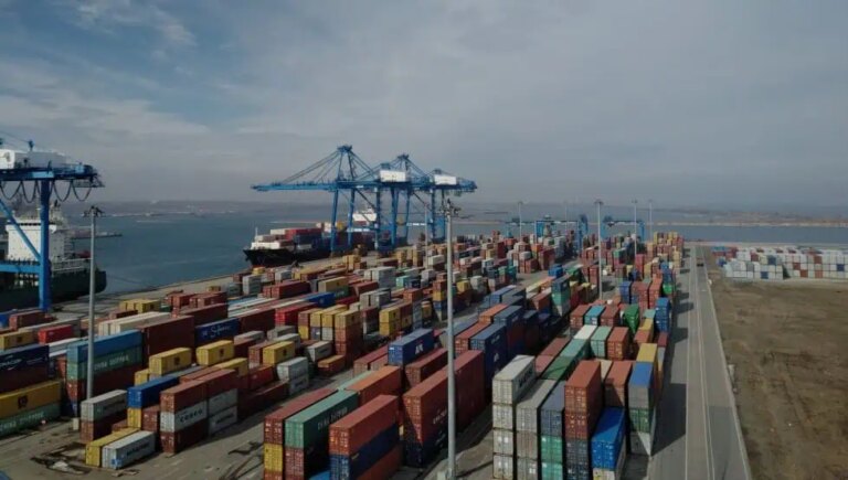 Degradare severă a comerțului internațional: Importurile României au crescut anul acesta de 12 ori mai rapid decât exporturile. Creșterea consumului e acoperită peste 50% din import