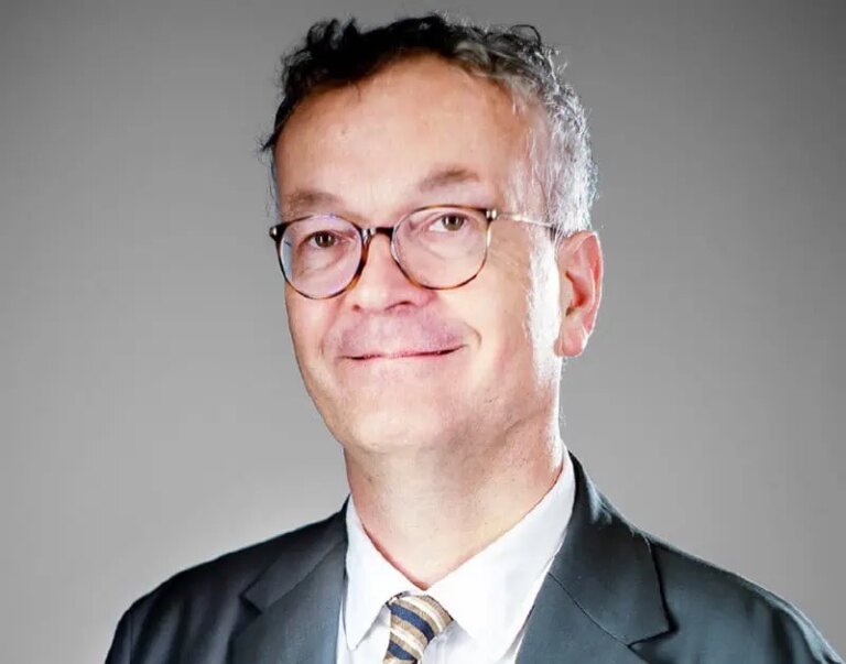 Sfat pentru România de la directorul Institutului Bruegel: Renegociați planul de ajustare fiscală –„Sustrageți 1% de PIB din ajustarea fiscală și adăugați-l la cheltuielile suplimentare de apărare”