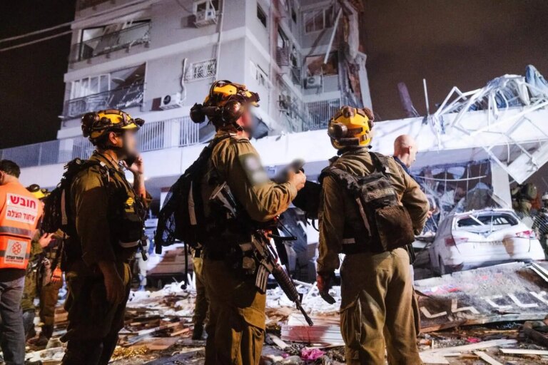 Live / Noi riposte între Israel și Iran – 48 de ore de atacuri neîncetate. Trump amenință Iranul, Teheranul spune că a folosit rachete care nu pot fi interceptate – Discuții telefonice între Trump – Putin. Lumea se poziționează față de conflict