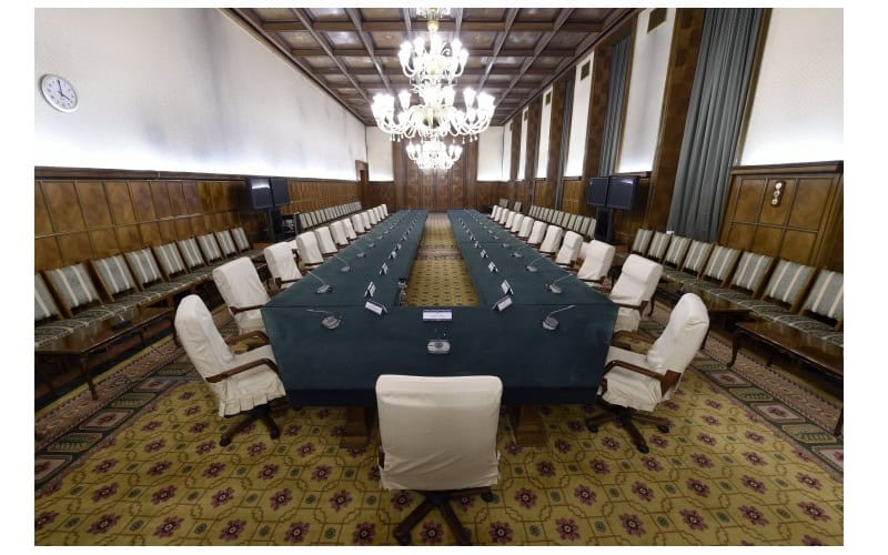 Live / Weekend cu negocieri pe portofolii și nume, la partide / Vot la PSD pe intrarea în executiv și măsurile de reducere a deficitului; congres la USR; UDMR cere “greutate în noul Guvern”