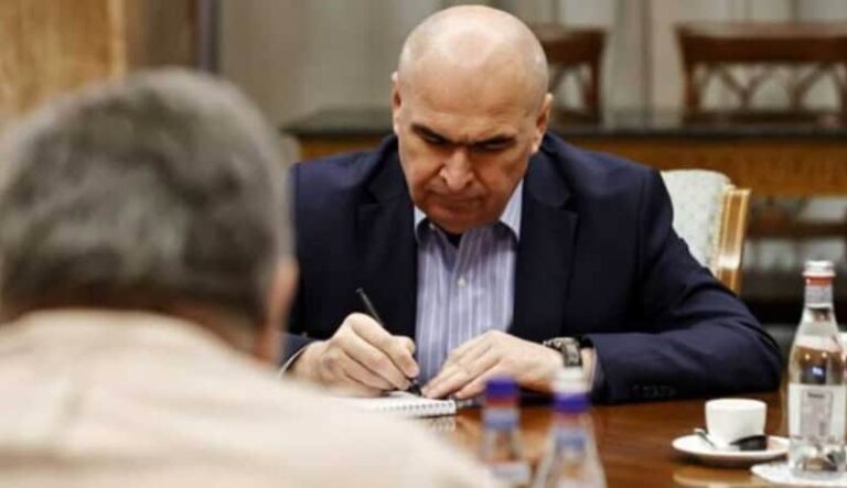 Austeritatea, în Consiliul Tripartit / Guvernul nu face nicio concesie, sindicatele își coordonează la nivel național protestele, patronatele li s-ar putea alătura; Premierul: Trebuie recâștigată încrederea Comisiei, a investitorilor și finanțatorilor