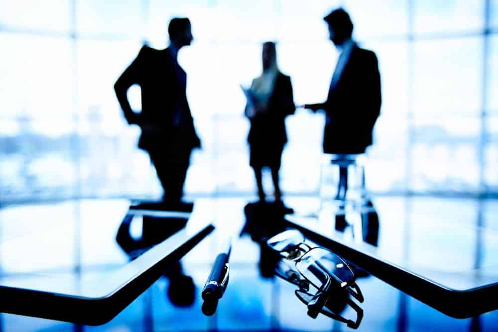 Raport UniCredit: Deficitul bugetar al României ar putea depăși 8% în 2025, dar pachetul fiscal ar trebui să prevină o retrogradare a ratingului / Avansul PIB va fi de doar 1% în acest an