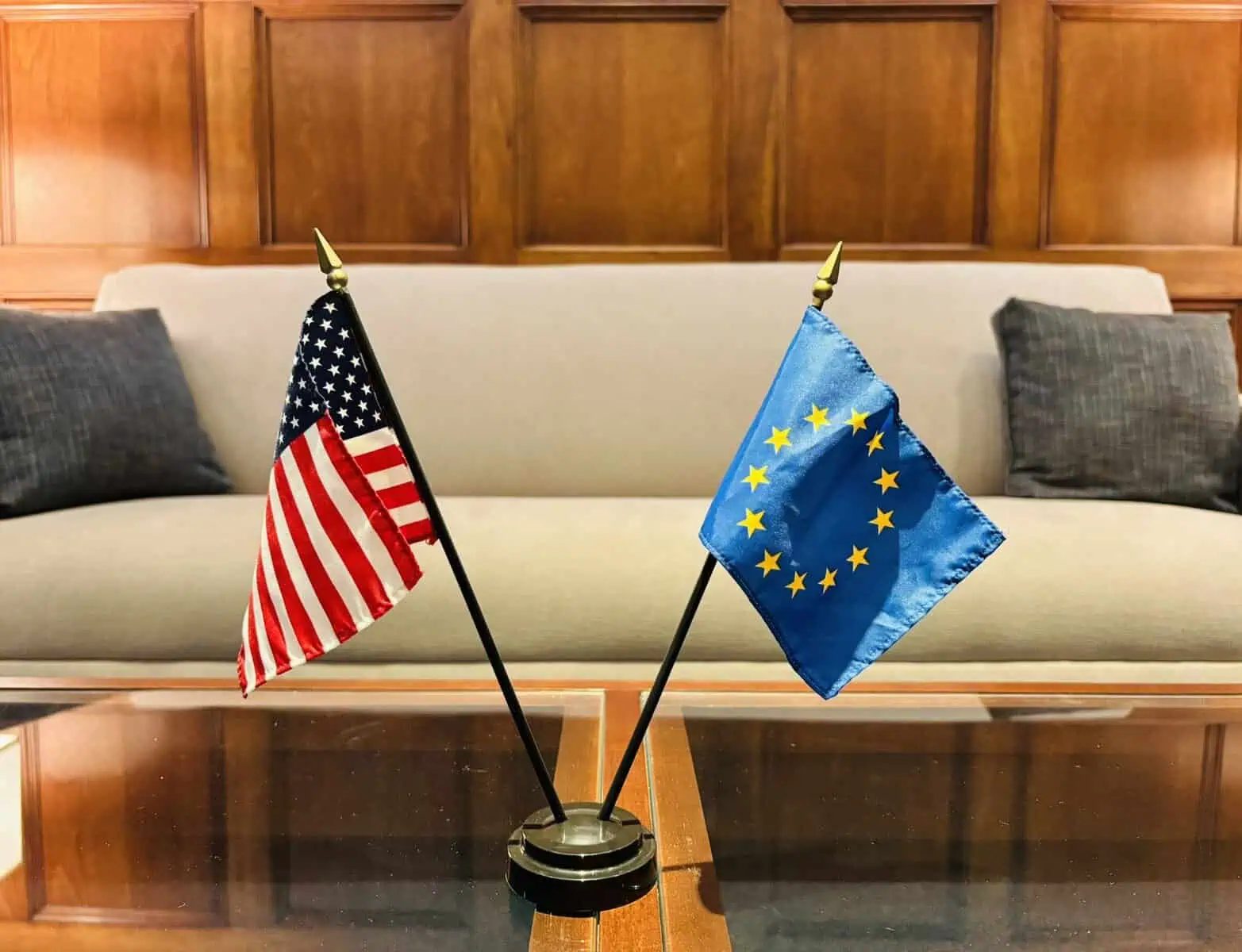 Cum merg negocierile comerciale UE-SUA: Europa vizează protejarea industriilor-cheie / Boeing și producătorii auto germani ar putea fi excluși de la plata unor tarife