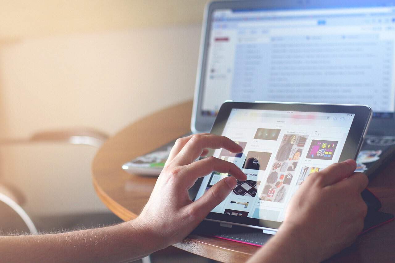 Deceniul Digital 2025: România – cu 20 de puncte sub media UE la servicii publice digitale, nu avem nici măcar ținte anuale în strategii. Foaia de parcurs a țării