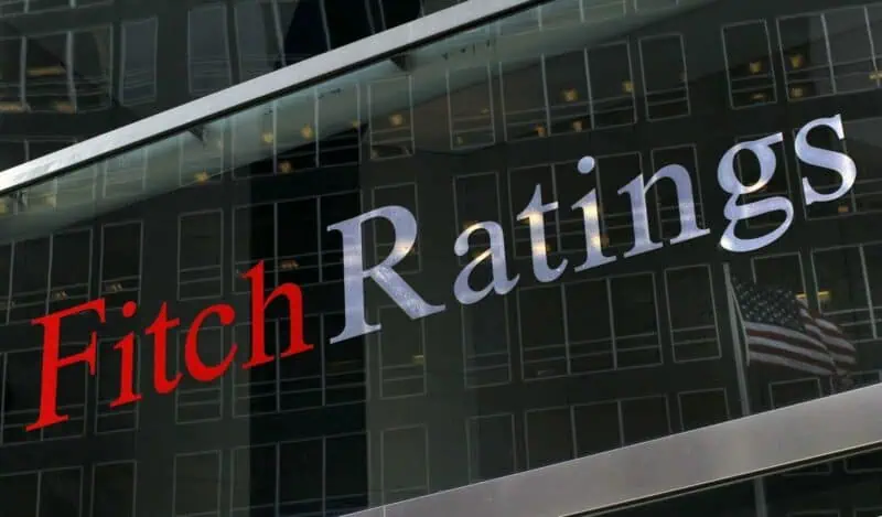 Fitch: Succesul în consolidarea fiscală a României depinde și de rotativa politică din coaliție