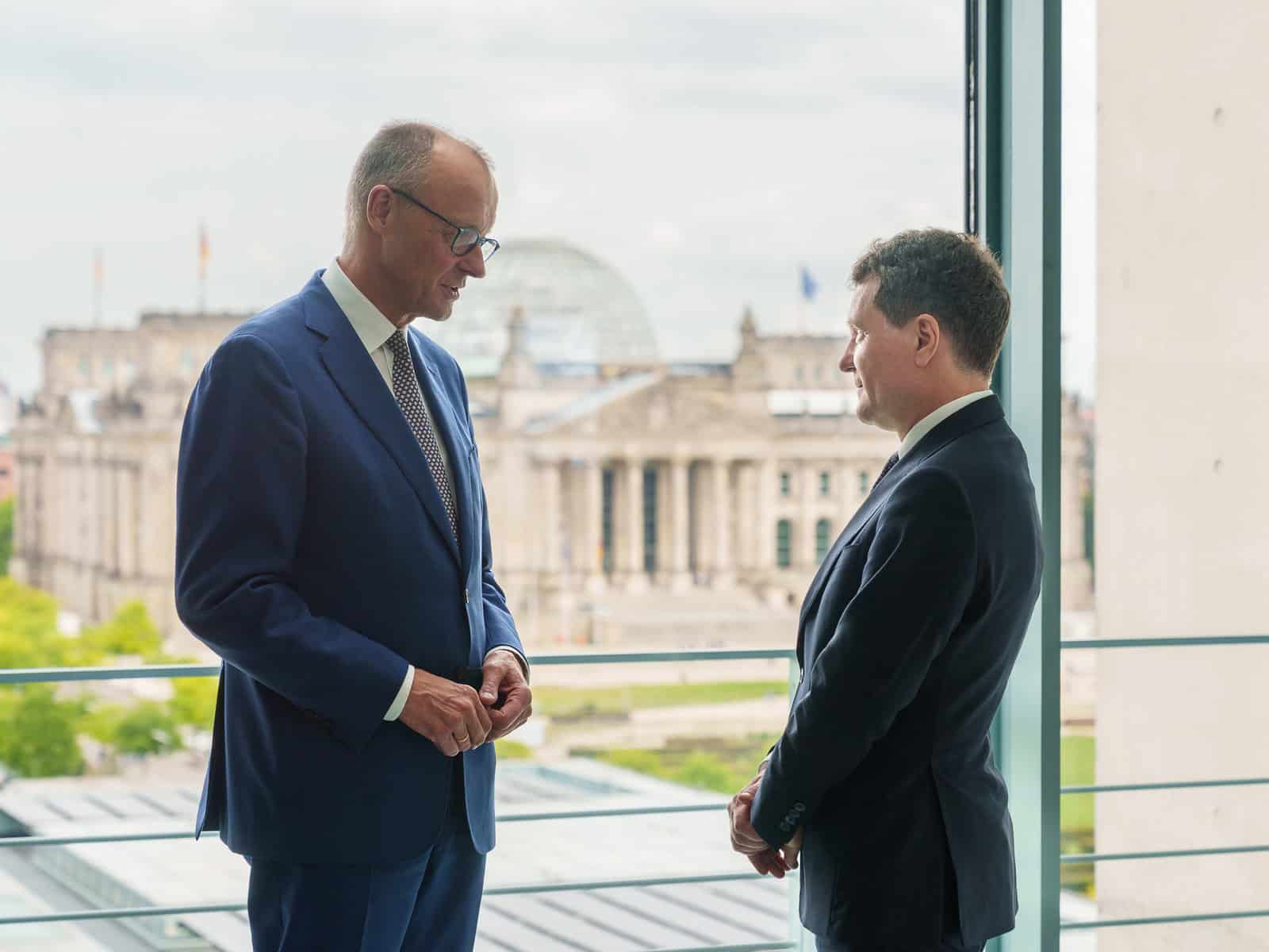 Președintele Dan, în conferința de presă cu cancelarul Merz: „Există negocieri avansate între Rheinmetall și fabrica de la Mediaș care ține de Romarm pentru un joint venture pe muniții”