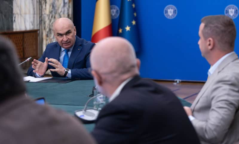 Discuții aprinse între premierul Bolojan și reprezentanții administrațiilor locale – programul Saligny, reducerile de personal și salarizarea. Toate partidele sunt nemulțumite