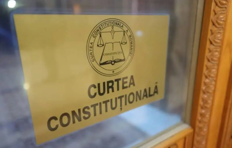 CCR respinge sesizarea AUR privind asumarea răspunderii pe primul pachet cu măsuri de corecție bugetară – legea merge la promulgare; TVA mărit de la 1 august