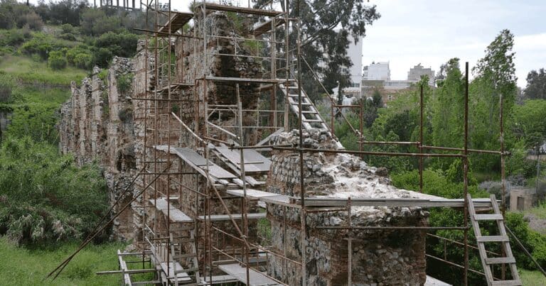 Atena, forțată să redeschidă un apeduct roman, din cauza secetei