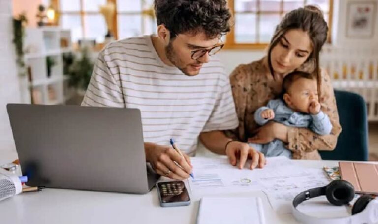 Cum arată Finanțele unei gospodării românești înaintea scumpirilor din 01 august: Cheltuielile cu impozitele și taxele au crescut cu 315,23 lei față de 2024 – Creșteri mari la utilități și sănătate – Veniturile au crescut mai mult decât cheltuielile