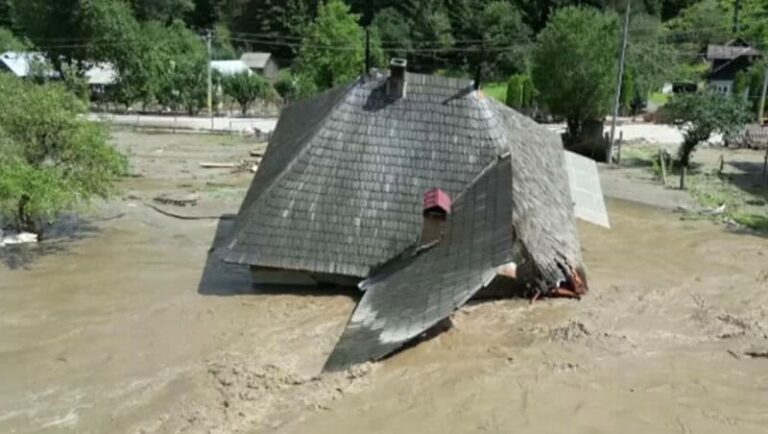 Primul pachet de ajutoare pentru sinistrații inundațiilor din Suceava și Neamț – aprobat; 20% din locuințele din județul Suceava au asigurare obligatorie, 12% au asigurare facultativă