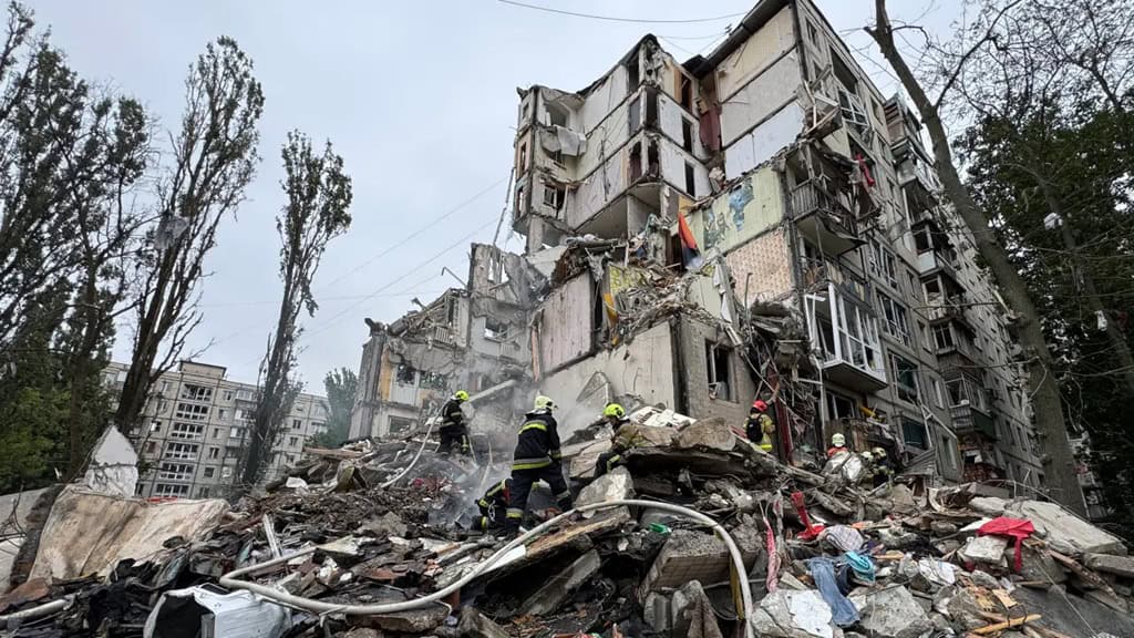 Măcel la Kiev – 31 de morți, între care 5 copii după atacul rusesc cu rachete și drone asupra unui cartier rezidențial