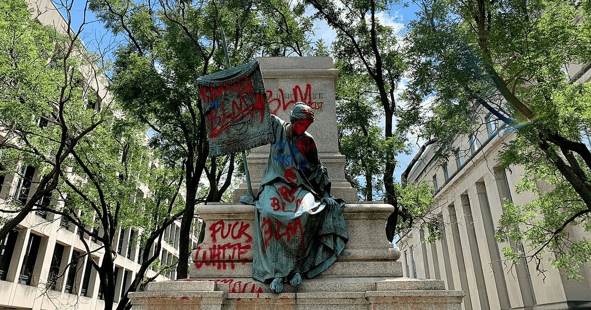 Statuia generalului sudist Albert Pike va fi reinstalată la Washington